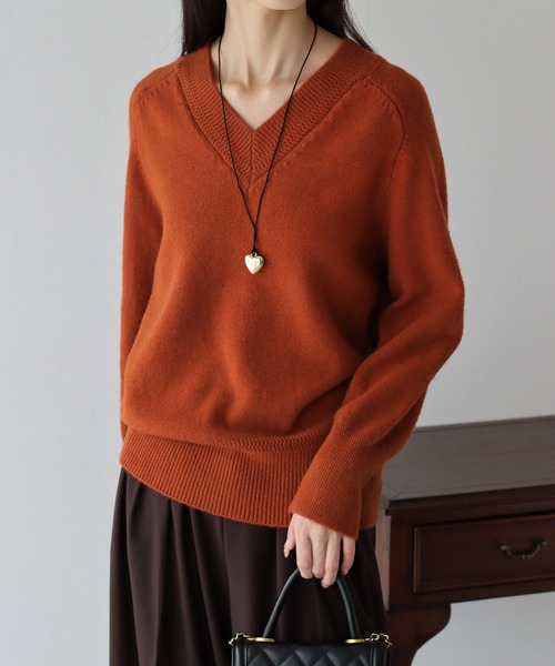BLUEEAST(ブルーイースト)の「Vネックニット(ニット/セーター・レディース・グリーン/ブラック/オフホワイト/グレー/ベージュ/オレンジ/キャメル・MEDIUM)」の7枚目の写真