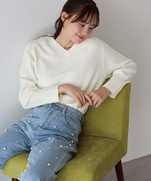 BLUEEAST(ブルーイースト)の「Vネックニット(ニット/セーター・レディース・グリーン/ブラック/オフホワイト/グレー/ベージュ/オレンジ/キャメル・MEDIUM)」の8枚目の写真