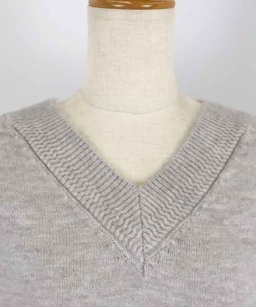 BLUEEAST(ブルーイースト)の「Vネックニット(ニット/セーター・レディース・グリーン/ブラック/オフホワイト/グレー/ベージュ/オレンジ/キャメル・MEDIUM)」の17枚目の写真