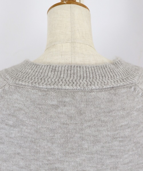 BLUEEAST(ブルーイースト)の「Vネックニット(ニット/セーター・レディース・グリーン/ブラック/オフホワイト/グレー/ベージュ/オレンジ/キャメル・MEDIUM)」の16枚目の写真