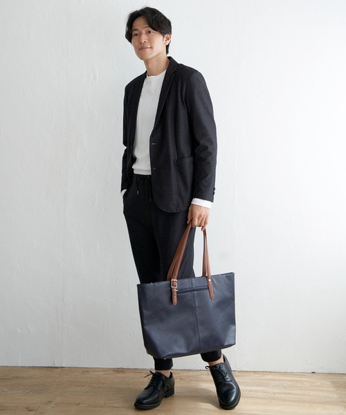 ikka（イッカ）の「【雑誌MonoMax4月号掲載】GPレザータッチトートバッグ「小泉孝太郎さん着用モデル」（トートバッグ・メンズ・ブラック/ダークブラウン/ネイビー・FREE）」の6枚目の写真