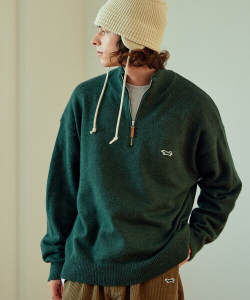 TOWNCRAFT（タウンクラフト）の「TOWN CRAFT/タウンクラフト 別注 リラックスフィット ハーフジップニット/ハーフジップ/ワンポイントロゴ/アクリルニット/ビックシルエット（ニット/セーター・メンズ・ベージュ/ブラック/サックスブルー/オレンジ/グリーン・MEDIUM/LARGE）」の3枚目の写真