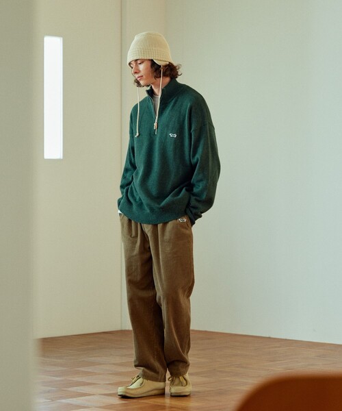 TOWNCRAFT（タウンクラフト）の「TOWN CRAFT/タウンクラフト 別注 リラックスフィット ハーフジップニット/ハーフジップ/ワンポイントロゴ/アクリルニット/ビックシルエット（ニット/セーター・メンズ・ベージュ/ブラック/サックスブルー/オレンジ/グリーン・MEDIUM/LARGE）」の13枚目の写真
