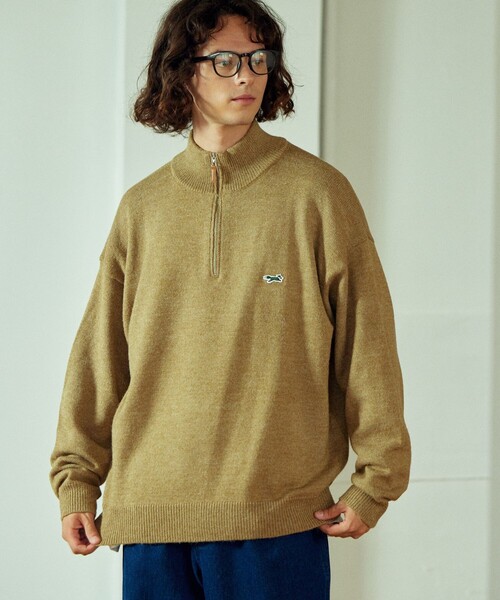 TOWNCRAFT（タウンクラフト）の「TOWN CRAFT/タウンクラフト 別注 リラックスフィット ハーフジップニット/ハーフジップ/ワンポイントロゴ/アクリルニット/ビックシルエット（ニット/セーター・メンズ・ベージュ/ブラック/サックスブルー/オレンジ/グリーン・MEDIUM/LARGE）」の10枚目の写真