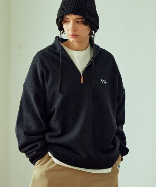 TOWNCRAFT（タウンクラフト）の「TOWN CRAFT/タウンクラフト 別注 リラックスフィット ハーフジップニット/ハーフジップ/ワンポイントロゴ/アクリルニット/ビックシルエット（ニット/セーター・メンズ・ベージュ/ブラック/サックスブルー/オレンジ/グリーン・MEDIUM/LARGE）」の16枚目の写真