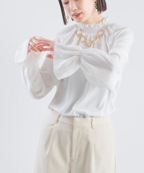 PICCIN(ピッチン)の「フリルネックジョーゼットブラウス(シャツ/ブラウス・レディース・ネイビー/オフホワイト・M)」の2枚目の写真