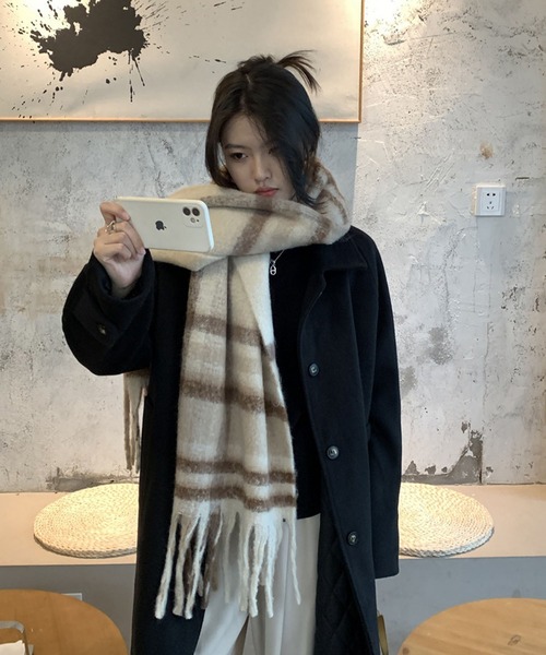 meJane（ミージェーン）の「モヘアライクチェックストール（ストール/ショール・レディース・ダークグリーン系/アイボリー系・FREE）」の3枚目の写真