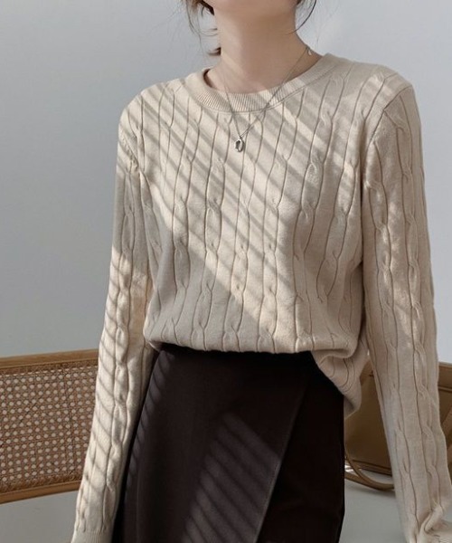 a lot of love(ア ロット オブ ラブ)の「ケーブル編みスマートニット(ニット/セーター・レディース・ホワイト/ネイビー/ベージュ・FREE)」の2枚目の写真