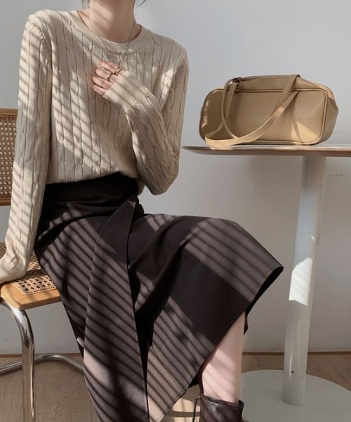 a lot of love(ア ロット オブ ラブ)の「ケーブル編みスマートニット(ニット/セーター・レディース・ホワイト/ネイビー/ベージュ・FREE)」の11枚目の写真