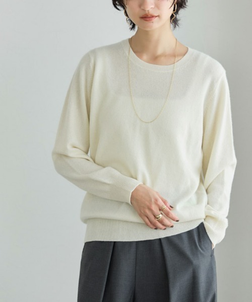 RASW（ラス）の「[RASW]カシミヤ100％クルーネックニット（ニット/セーター・レディース・ネイビー/ベージュ/チャコール/ブルー/杢グレー/キャメル/グレー系その他2/ロイヤルブルー/ブラウン系/ブラック/アイボリー/ベージュ系/アクア・M/L）」の2枚目の写真