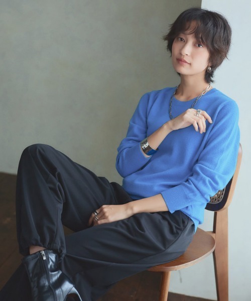 RASW（ラス）の「[RASW]カシミヤ100％クルーネックニット（ニット/セーター・レディース・ネイビー/ベージュ/チャコール/ブルー/杢グレー/キャメル/グレー系その他2/ロイヤルブルー/ブラウン系/ブラック/アイボリー/ベージュ系/アクア・M/L）」の21枚目の写真