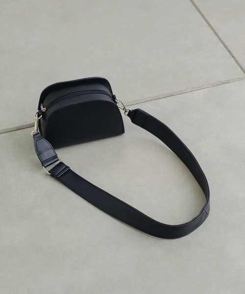 Kastane（カスタネ）の「ワイドベルトショルダーBAG（ショルダーバッグ・レディース・レッド/ブラック/アイボリー・FREE）」の9枚目の写真