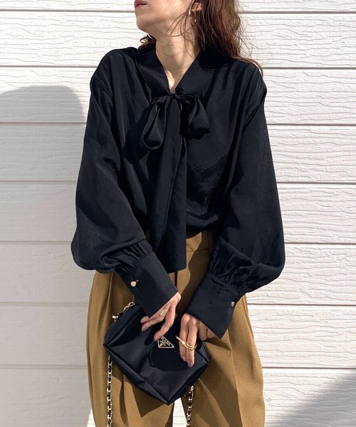 Q(キュー)の「ブライトツイルボウタイブラウス(シャツ/ブラウス・レディース・アイボリー/ブラック・MEDIUM)」の2枚目の写真