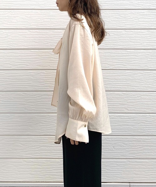 Q(キュー)の「ブライトツイルボウタイブラウス(シャツ/ブラウス・レディース・アイボリー/ブラック・MEDIUM)」の4枚目の写真