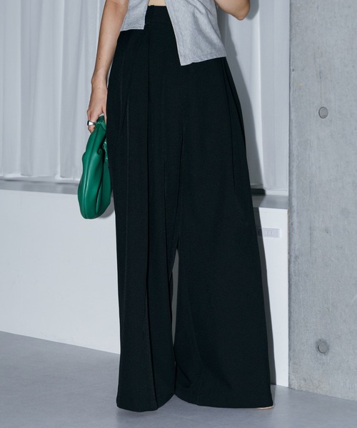 LIENCOEUR（リアンクール）の「ウエストタックルーズワイドパンツ（スラックス・レディース・チャコールグレー/ブラック/ブラウン・SMALL/MEDIUM）」の2枚目の写真