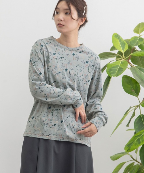 POU DOU DOU(プードゥドゥ)の「ボタニカル線画プリントロンTee(Tシャツ/カットソー・レディース・ブルー/ベージュ・3)」の4枚目の写真