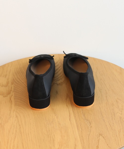 shoes365(シューズスリーシックスファイヴ)の「【shoes365】ローヒール 浅口 シルクバレエシューズ(バレエシューズ・レディース・ピンク/シルバー/ブラック・23.0cm/23.5cm/24.0cm/24.5cm/25.0cm/22.5cm)」の11枚目の写真