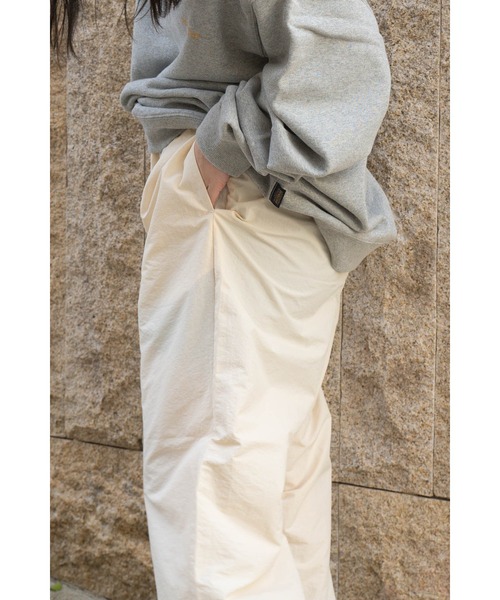 ddp（ディーディーピー）の「【 ddp / ディーディーピー 】 ナイロン ワイドシルエットパンツ MNF A5308-153AA01（その他パンツ・メンズ・アイボリー/ダークグリーン・LARGE/MEDIUM）」の9枚目の写真