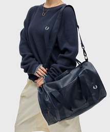 FRED PERRY（フレッドペリー）の「Tonal Classic Barrel Bag／トーナルバレルバッグ（ドラムバッグ）」