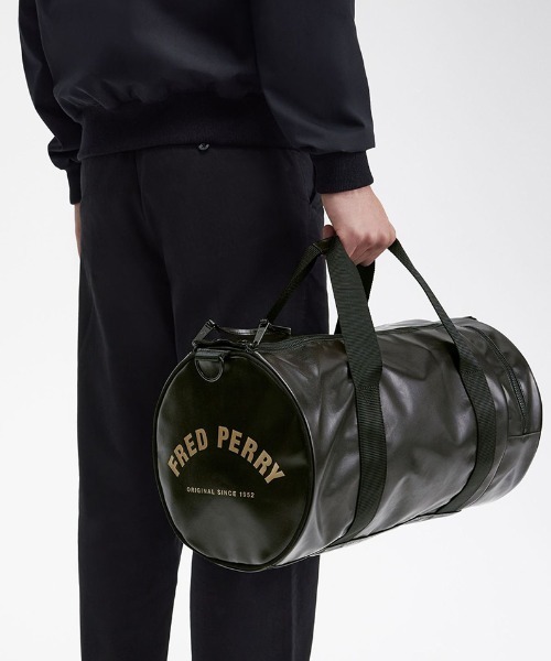 FRED PERRY(フレッドペリー)の「Tonal Classic Barrel Bag/トーナルバレルバッグ(ドラムバッグ・メンズ・ブラック/カーキ/ブラウン/ダークグリーン/バーガンディー/ネイビー・ONE SIZE)」の10枚目の写真