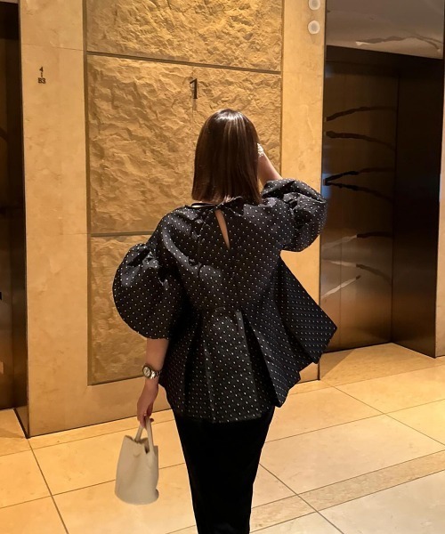 Lajour（ラジュール）の「日本製ブローチ付きプルオーバー（Tシャツ/カットソー・レディース・ネイビー/ブラック・フリー）」の4枚目の写真