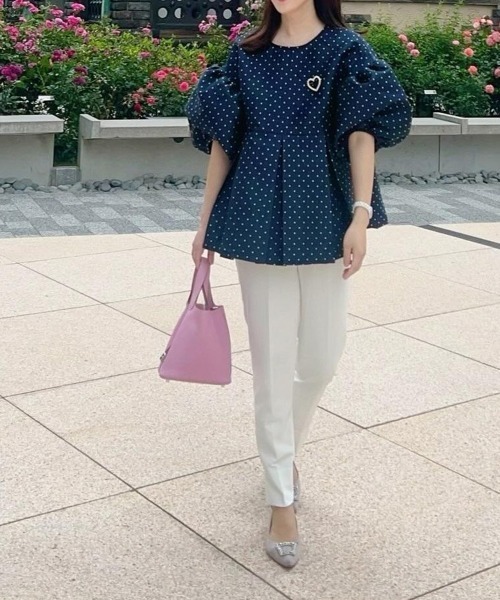 Lajour（ラジュール）の「日本製ブローチ付きプルオーバー（Tシャツ/カットソー・レディース・ネイビー/ブラック・フリー）」の13枚目の写真