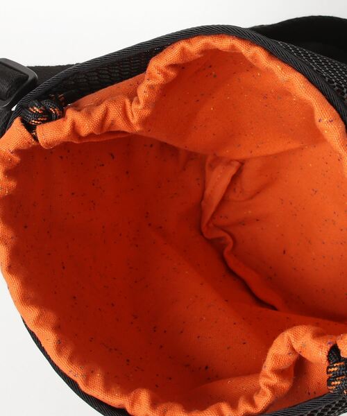 UNIVERSAL OVERALL（ユニバーサルオーバーオール）の「UNIVERSAL OVERALL / UO ポーチインメッシュショルダーS / UVO-184（ショルダーバッグ・レディース・ライトブルー/ブラック/グレー/モカ・ONESIZE）」の8枚目の写真