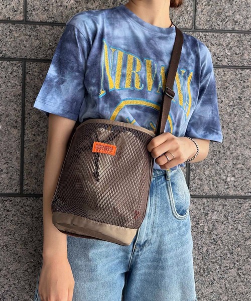 UNIVERSAL OVERALL（ユニバーサルオーバーオール）の「UNIVERSAL OVERALL / UO ポーチインメッシュショルダーS / UVO-184（ショルダーバッグ・レディース・ライトブルー/ブラック/グレー/モカ・ONESIZE）」の4枚目の写真