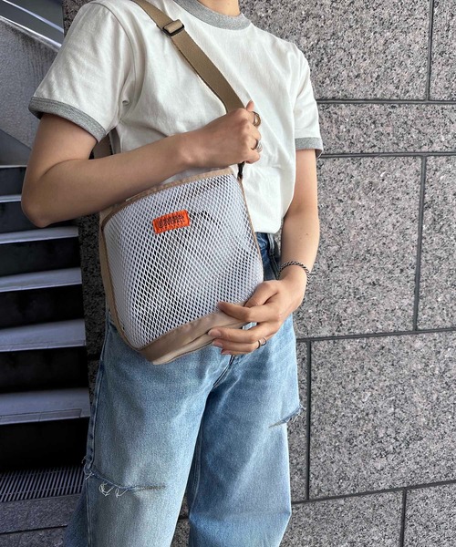 UNIVERSAL OVERALL（ユニバーサルオーバーオール）の「UNIVERSAL OVERALL / UO ポーチインメッシュショルダーS / UVO-184（ショルダーバッグ・レディース・ライトブルー/ブラック/グレー/モカ・ONESIZE）」の19枚目の写真
