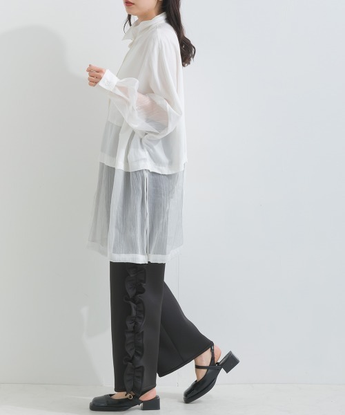 terrace(テラス)の「シルキージョーゼット シアーシャイニーヘムSH(シャツ/ブラウス・レディース・オフホワイト/ベージュ/ブラック・MEDIUM)」の10枚目の写真
