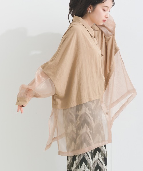 terrace(テラス)の「シルキージョーゼット シアーシャイニーヘムSH(シャツ/ブラウス・レディース・オフホワイト/ベージュ/ブラック・MEDIUM)」の5枚目の写真