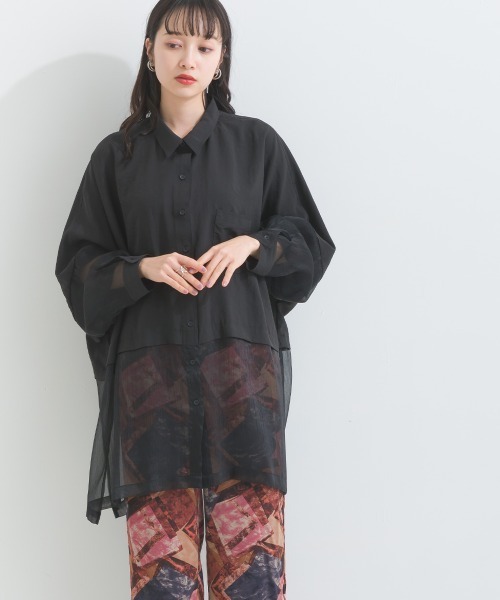 terrace(テラス)の「シルキージョーゼット シアーシャイニーヘムSH(シャツ/ブラウス・レディース・オフホワイト/ベージュ/ブラック・MEDIUM)」の12枚目の写真