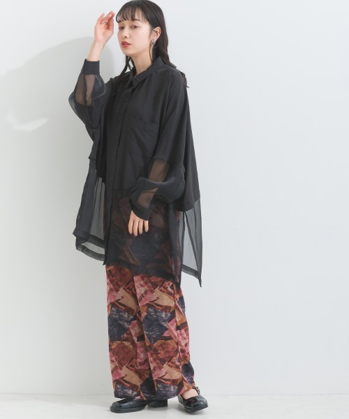 terrace(テラス)の「シルキージョーゼット シアーシャイニーヘムSH(シャツ/ブラウス・レディース・オフホワイト/ベージュ/ブラック・MEDIUM)」の13枚目の写真