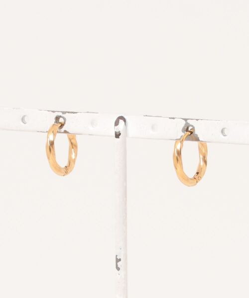 B.I.D.（ビーアイディー）の「《Stainless》 Twist Pierce 12mm（ピアス（両耳用）・レディース・ゴールド/ブラック/シルバー・FREE）」の4枚目の写真