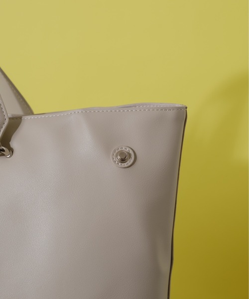 Kastane(カスタネ)の「【Kolors like you/A4サイズ】2way handbag(ハンドバッグ・レディース・アイボリー/ブラック・FREE)」の11枚目の写真