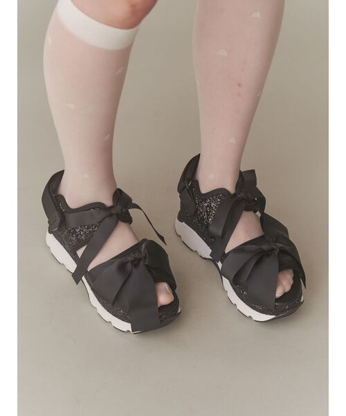 merry jenny（メリージェニー）の「glitterリボンスニーカーサンダル（サンダル・レディース・アイボリー/ブラック/ピンク・SMALL/MEDIUM/LARGE）」の4枚目の写真