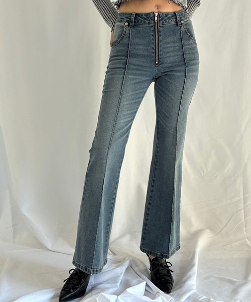 ENVYM(アンビー)の「ストレッチラインフレアデニム(デニムパンツ・レディース・ブルー・SMALL/MEDIUM)」の2枚目の写真