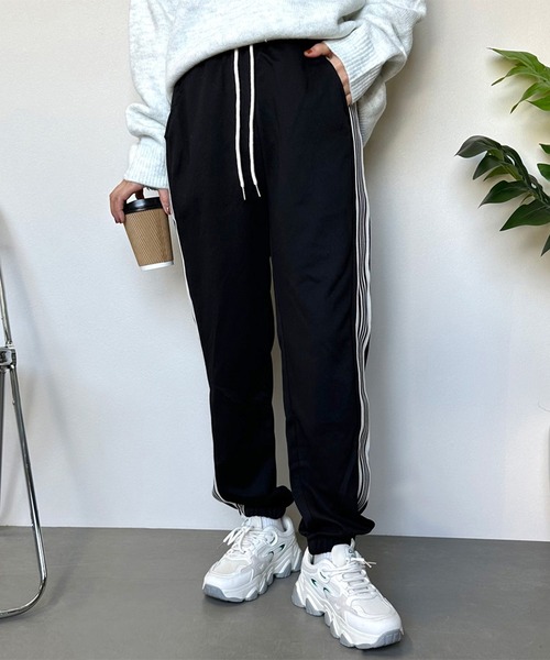 CRB(シーアールビー)の「ラインジョガーパンツ(その他パンツ・レディース・グレー/ブラック/アイボリー・F)」の12枚目の写真