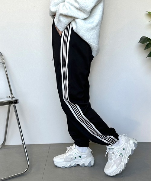 CRB(シーアールビー)の「ラインジョガーパンツ(その他パンツ・レディース・グレー/ブラック/アイボリー・F)」の13枚目の写真