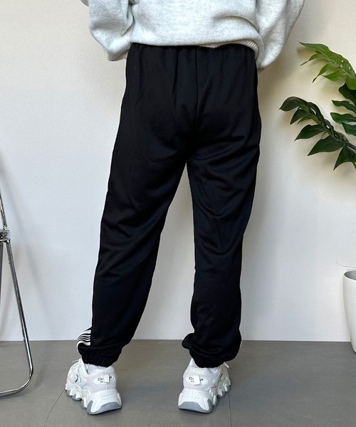 CRB(シーアールビー)の「ラインジョガーパンツ(その他パンツ・レディース・グレー/ブラック/アイボリー・F)」の14枚目の写真