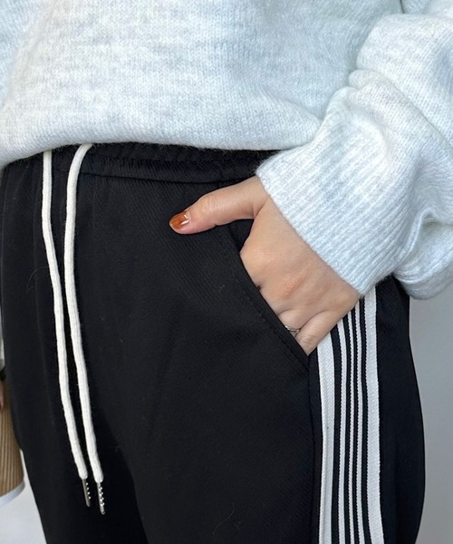 CRB(シーアールビー)の「ラインジョガーパンツ(その他パンツ・レディース・グレー/ブラック/アイボリー・F)」の17枚目の写真
