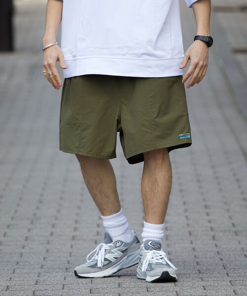 FREAK'S STORE（フリークスストア）の「限定展開 コットンナイロン パッカブル イージーショーツ（その他パンツ・メンズ・ブラック系その他/チャコールグレー/レッド/レオパード/ブラック/ブラック系その他2/オリーブ/ベージュ/ミント/ネイビー/パープル/マスタード/その他1/カモフラージュ・SMALL/MEDIUM/LARGE）」の6枚目の写真