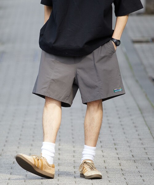 FREAK'S STORE（フリークスストア）の「限定展開 コットンナイロン パッカブル イージーショーツ（その他パンツ・メンズ・ブラック系その他/チャコールグレー/レッド/レオパード/ブラック/ブラック系その他2/オリーブ/ベージュ/ミント/ネイビー/パープル/マスタード/その他1/カモフラージュ・SMALL/MEDIUM/LARGE）」の4枚目の写真