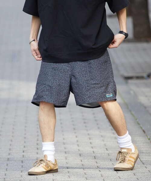 FREAK'S STORE（フリークスストア）の「限定展開 コットンナイロン パッカブル イージーショーツ（その他パンツ・メンズ・ブラック系その他/チャコールグレー/レッド/レオパード/ブラック/ブラック系その他2/オリーブ/ベージュ/ミント/ネイビー/パープル/マスタード/その他1/カモフラージュ・SMALL/MEDIUM/LARGE）」の3枚目の写真