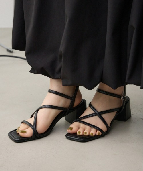 AZUL by moussy（アズールバイマウジー）の「ナロークロスストラップサンダル（サンダル・レディース・ブラック/アイボリー/シルバー・LL/LARGE/MEDIUM/SMALL）」の3枚目の写真