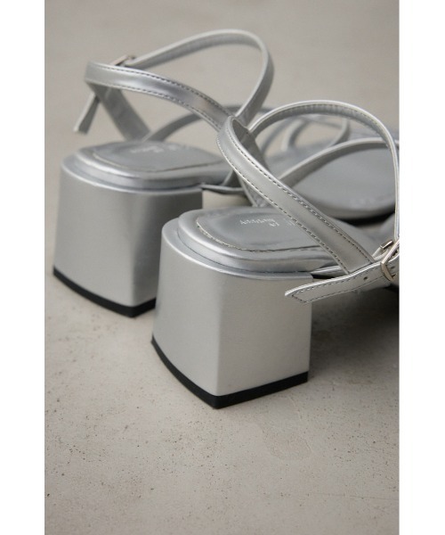 AZUL by moussy（アズールバイマウジー）の「ナロークロスストラップサンダル（サンダル・レディース・ブラック/アイボリー/シルバー・LL/LARGE/MEDIUM/SMALL）」の13枚目の写真