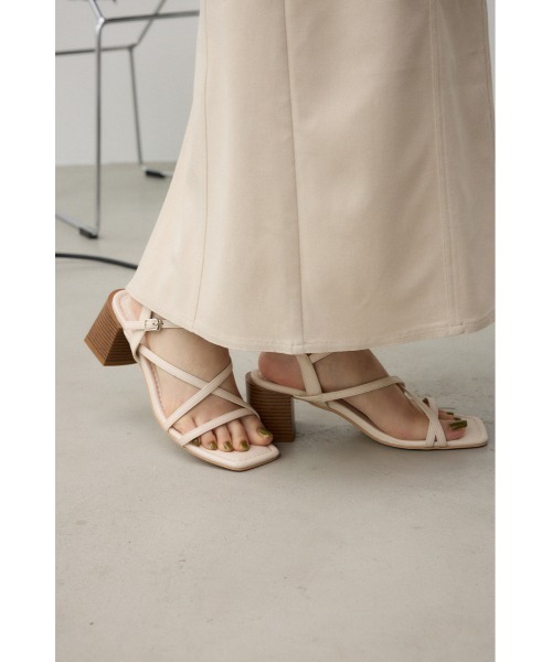 AZUL by moussy（アズールバイマウジー）の「ナロークロスストラップサンダル（サンダル・レディース・ブラック/アイボリー/シルバー・LL/LARGE/MEDIUM/SMALL）」の11枚目の写真