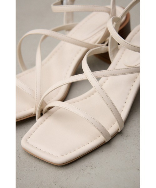 AZUL by moussy（アズールバイマウジー）の「ナロークロスストラップサンダル（サンダル・レディース・ブラック/アイボリー/シルバー・LL/LARGE/MEDIUM/SMALL）」の5枚目の写真