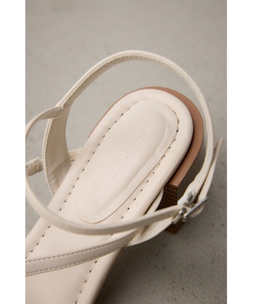 AZUL by moussy（アズールバイマウジー）の「ナロークロスストラップサンダル（サンダル・レディース・ブラック/アイボリー/シルバー・LL/LARGE/MEDIUM/SMALL）」の4枚目の写真