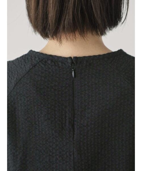 Lugnoncure（ルノンキュール）の「バックファスナーサッカーブラウス（シャツ/ブラウス・レディース・オフホワイト/ブラック/ネイビー・F）」の10枚目の写真